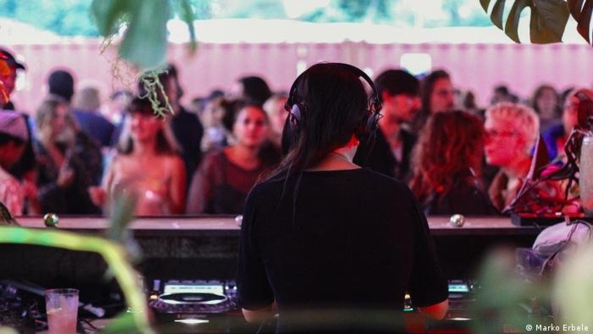 Se contagió de la variante Ómicron y estuvo en una fiesta con 2.000 personas